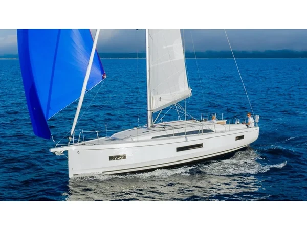 Oceanis 40.1 - Yacht Charter Sailica