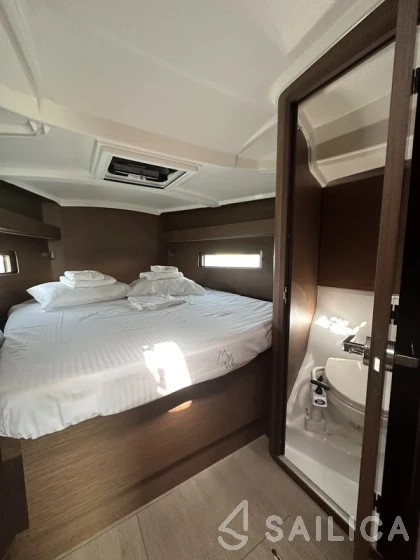 Oceanis 40.1 - Yacht Charter Sailica