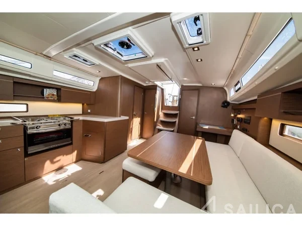 Oceanis 40.1 - Yacht Charter Sailica