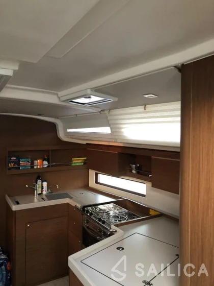 Oceanis 40.1 - Yacht Charter Sailica