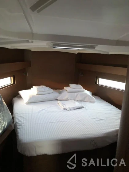 Oceanis 40.1 - Yacht Charter Sailica