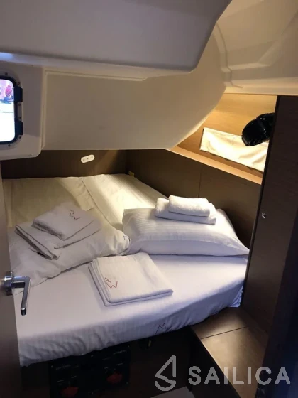 Oceanis 40.1 - Yacht Charter Sailica