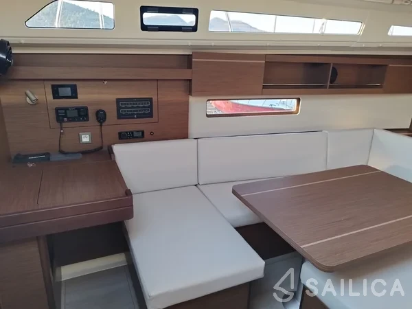Oceanis 40.1 - Yacht Charter Sailica