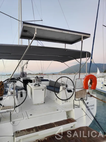 Oceanis 40.1 - Yacht Charter Sailica