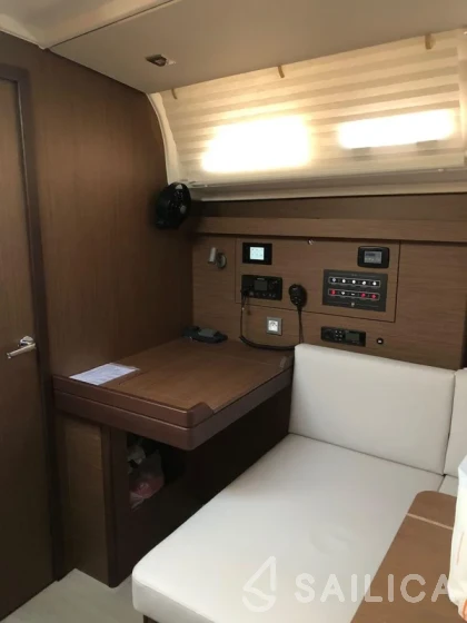 Oceanis 40.1 - Yacht Charter Sailica