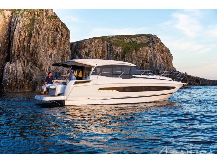 Jeanneau NC 37 - Yacht Charter Sailica