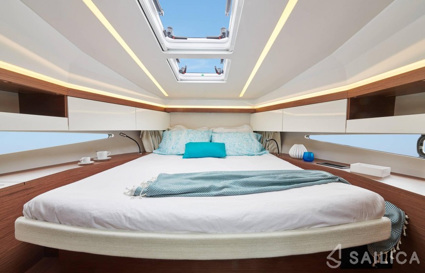 Jeanneau NC 37 - Yacht Charter Sailica