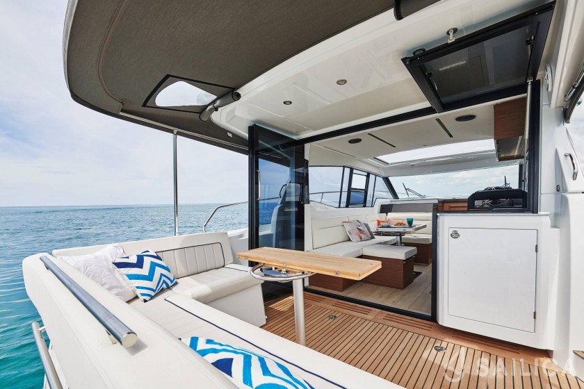 Jeanneau NC 37 - Yacht Charter Sailica