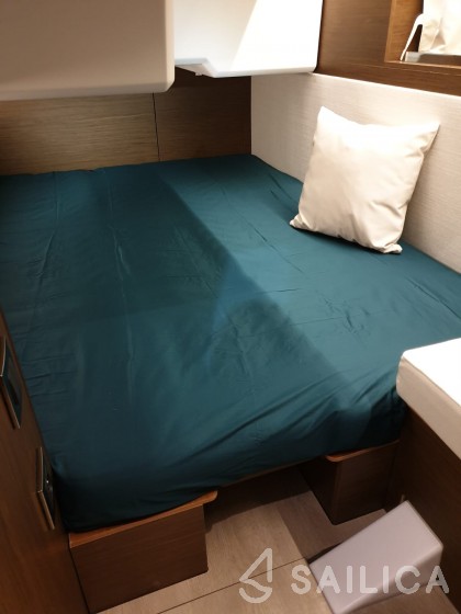 Jeanneau NC 37 - Yacht Charter Sailica