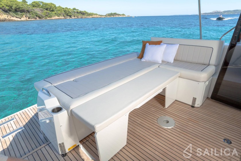 Jeanneau NC 37 - Yacht Charter Sailica