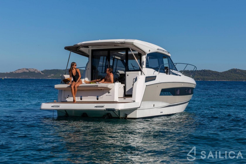 Jeanneau NC 37 - Yacht Charter Sailica
