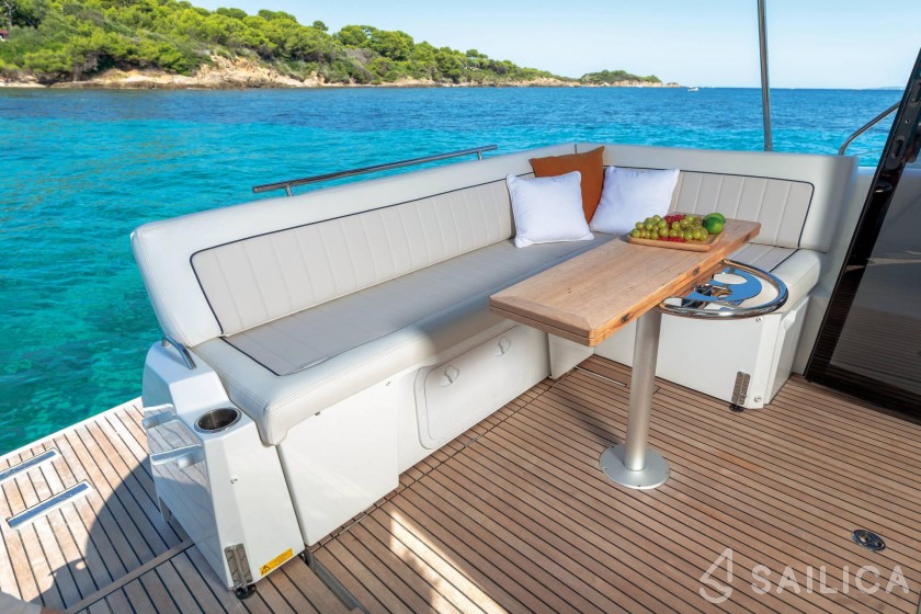 Jeanneau NC 37 - Yacht Charter Sailica