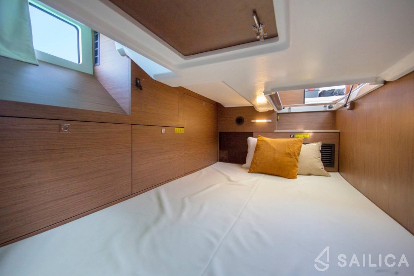 Jeanneau NC 37 - Yacht Charter Sailica