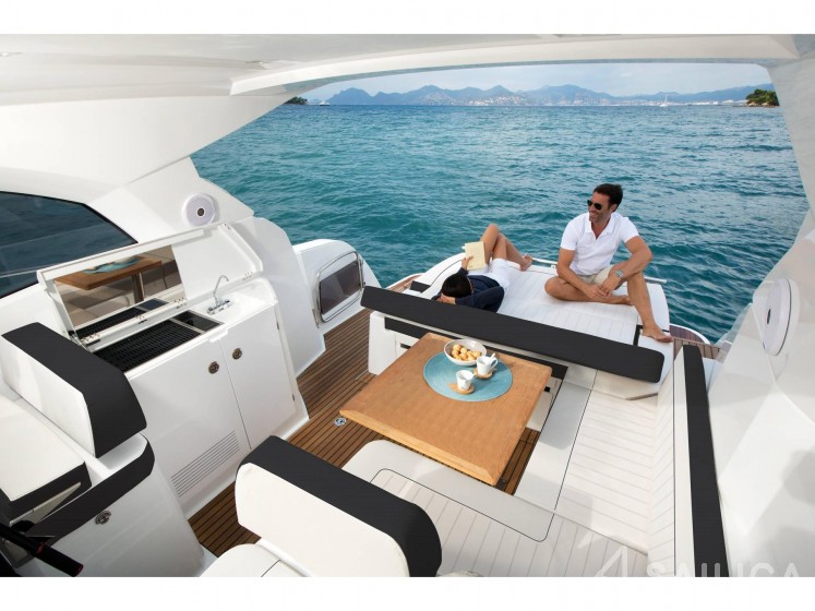 Leader 36 - Yacht Charter Sailica