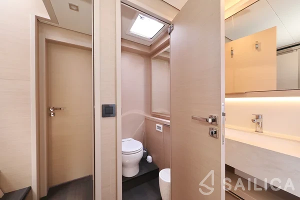 Lagoon 55 - Yacht Charter Sailica