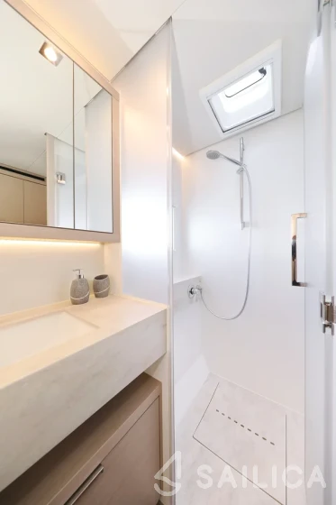 Lagoon 55 - Yacht Charter Sailica