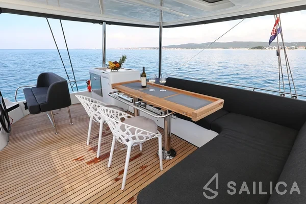 Lagoon 55 - Yacht Charter Sailica