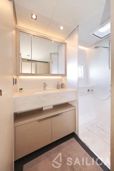 Lagoon 55 - Yacht Charter Sailica