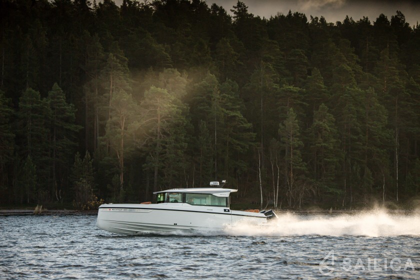 Saxdor 320 GTC - Yacht Charter Sailica