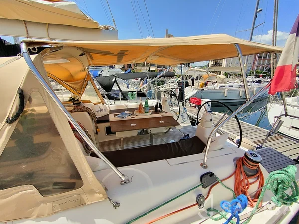 Dufour 450 GL - Yacht Charter Sailica