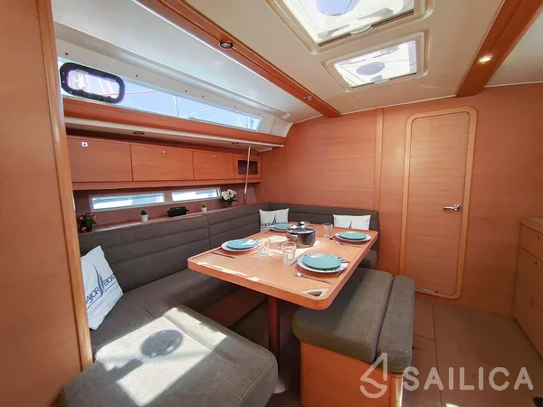 Dufour 450 GL - Yacht Charter Sailica