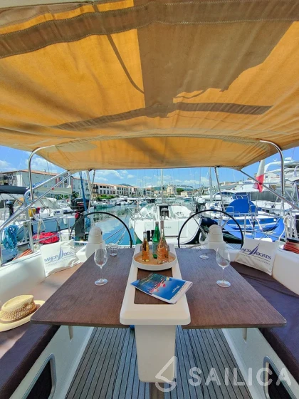 Dufour 450 GL - Yacht Charter Sailica