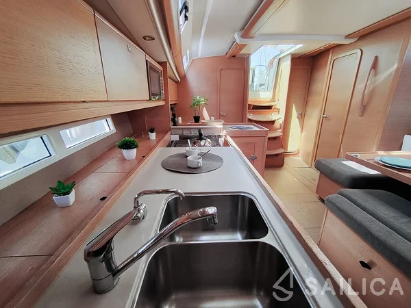 Dufour 450 GL - Yacht Charter Sailica