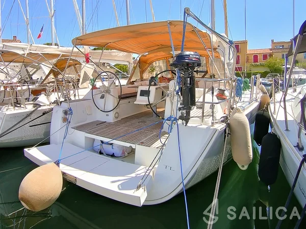 Dufour 450 GL - Yacht Charter Sailica