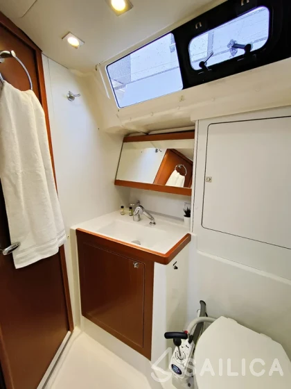 Oceanis 48 - Yacht Charter Sailica
