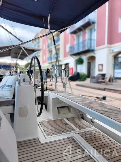 Oceanis 48 - Yacht Charter Sailica