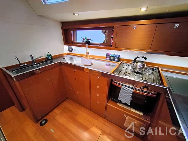 Oceanis 48 - Yacht Charter Sailica