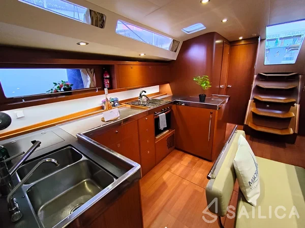 Oceanis 48 - Yacht Charter Sailica