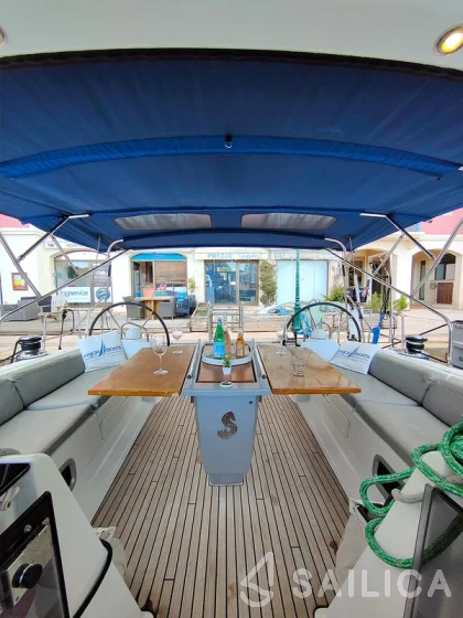 Oceanis 48 - Yacht Charter Sailica