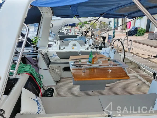 Oceanis 48 - Yacht Charter Sailica