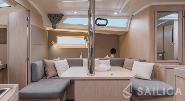 Oceanis 41.1 - Yacht Charter Sailica