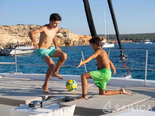 Bali 5.4. - Yacht Charter Sailica