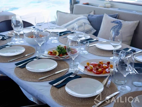 Bali 5.4. - Yacht Charter Sailica
