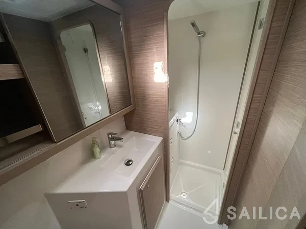 Lagoon 42 - Yacht Charter Sailica