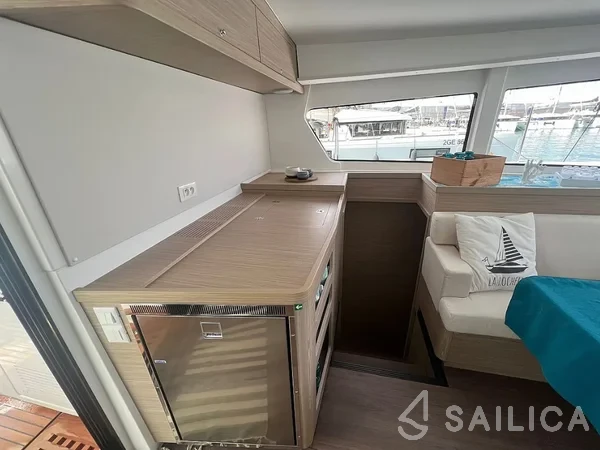 Lagoon 42 - Yacht Charter Sailica