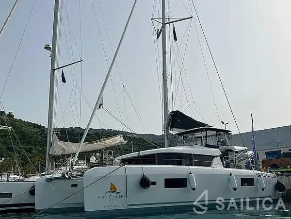 Lagoon 42 - Yacht Charter Sailica