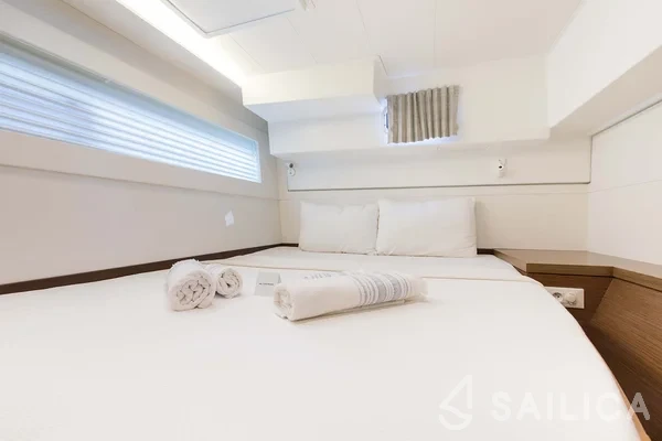 Lagoon 40 - Yacht Charter Sailica
