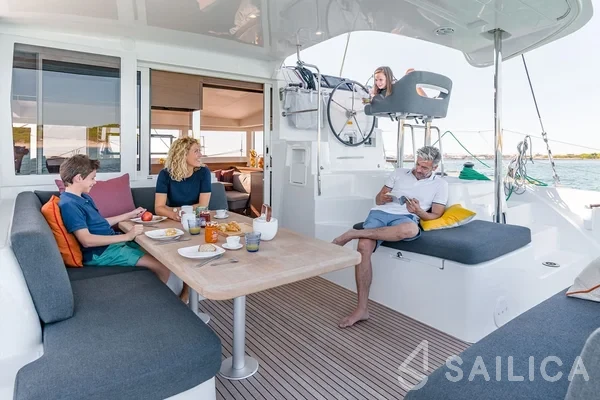 Lagoon 40 - Yacht Charter Sailica