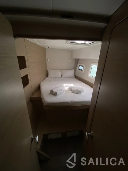 Lagoon 42 - Yacht Charter Sailica