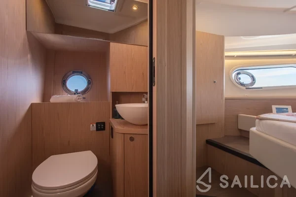 Swift Trawler 41 - Yacht Charter Sailica