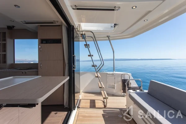 Swift Trawler 41 - Yacht Charter Sailica
