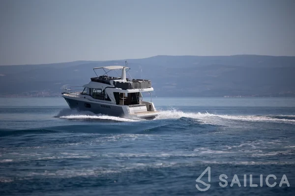 Swift Trawler 41 - Yacht Charter Sailica