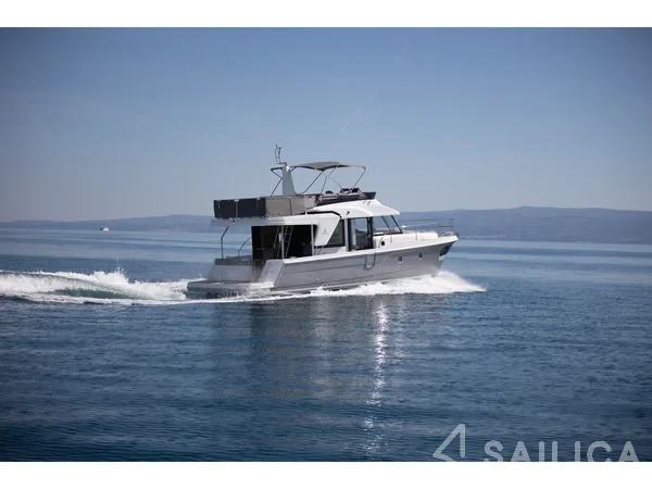 Swift Trawler 41 - Yacht Charter Sailica