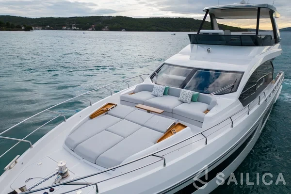 Azimut 68 - Yacht Charter Sailica