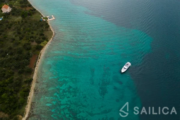 Azimut 68 - Yacht Charter Sailica