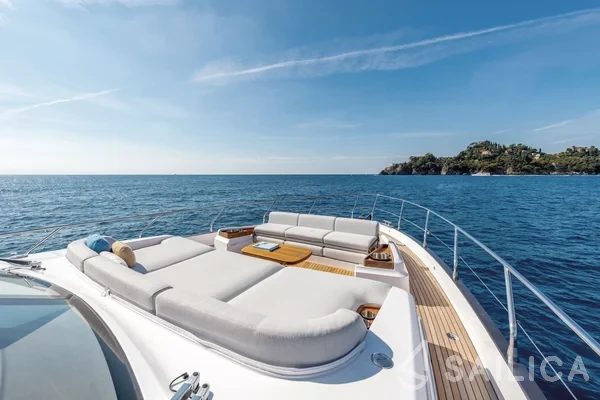 Azimut 68 - Yacht Charter Sailica